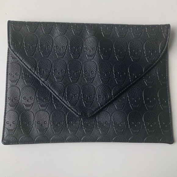 💀SKULL CLUTCH - NWOT 🖤 - Picture 1 of 13
